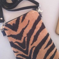 Bolso para teléfono atigrado animal print Bolso para teléfono atigrado animal print